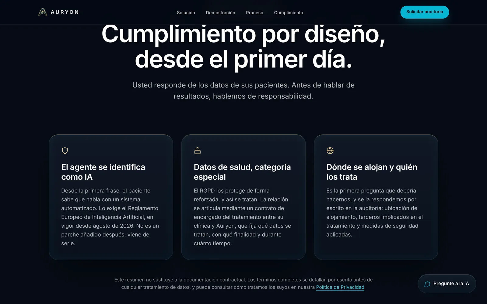 Bloque «Cumplimiento por diseño, desde el primer día» con tres tarjetas sobre IA, datos de salud y alojamiento